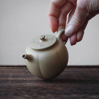 Pu ti 菩提 - Teiera Yixing in argilla verde Benshanluni