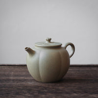 Pu ti 菩提 - Teiera Yixing in argilla verde Benshanluni