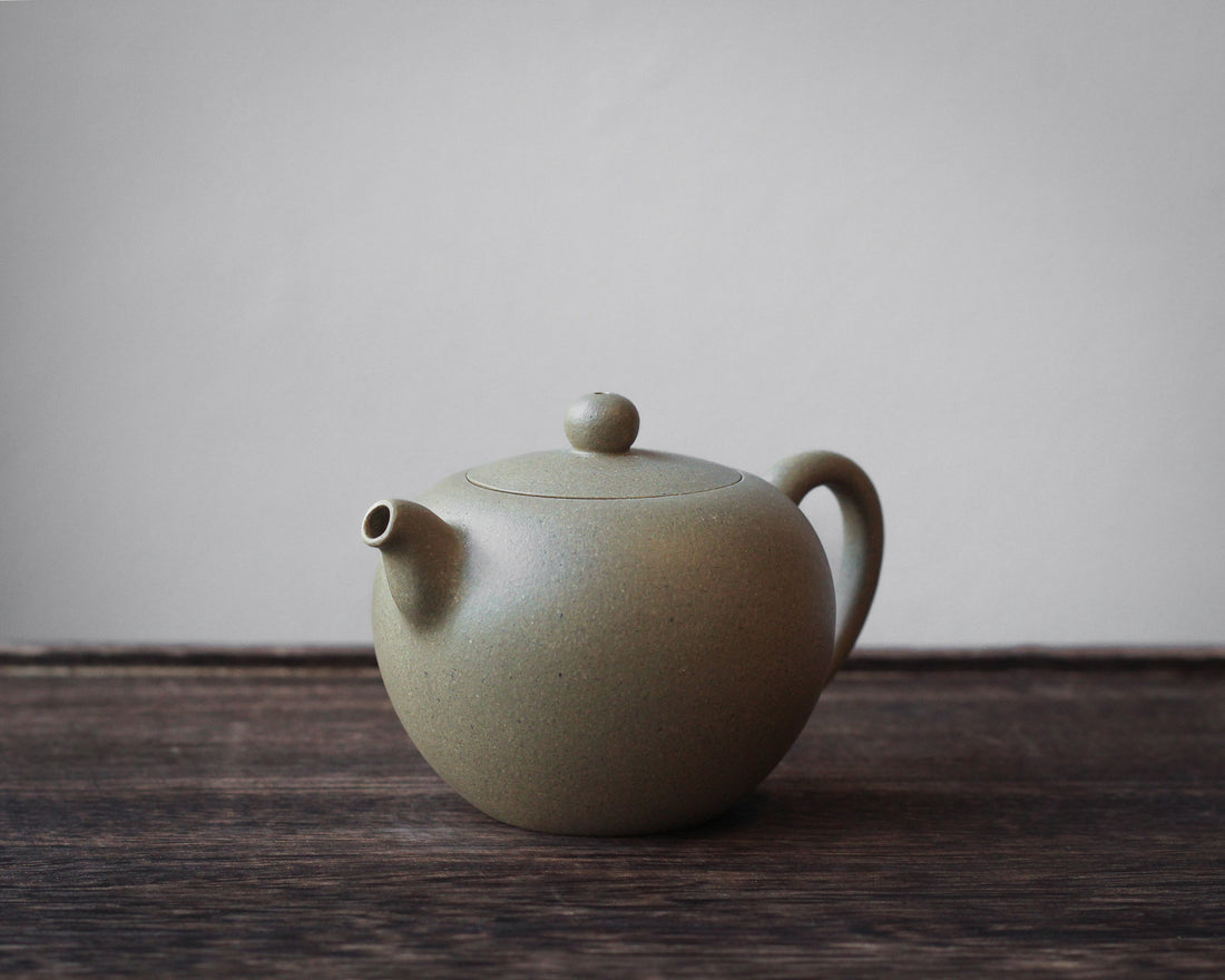 Xiao Yuan Zhu 小圆珠 - Yixing Teapot in Benshanluni green clay