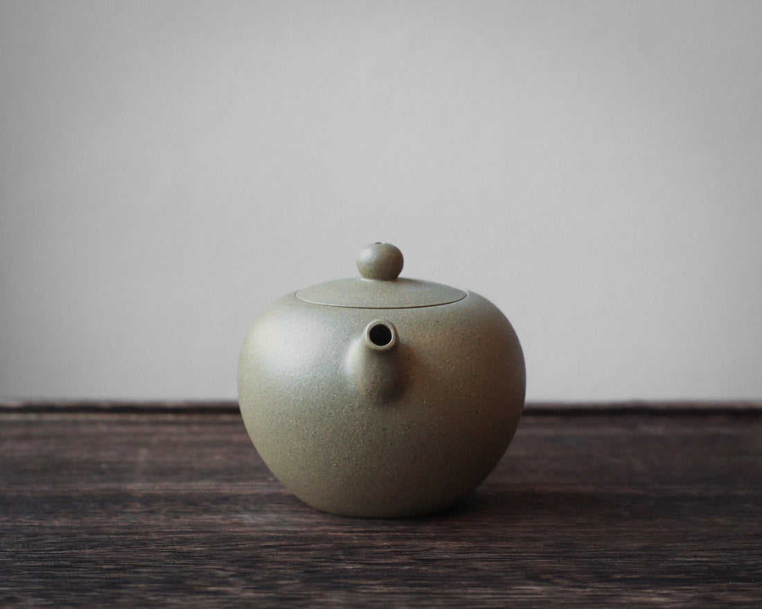 Xiao Yuan Zhu 小圆珠 - Yixing Teapot in Benshanluni green clay