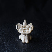 White Chimera Wamao 瓦猫 - Incense holder