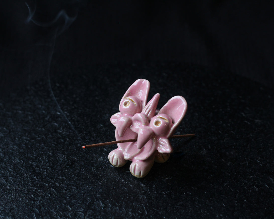 Pink mini Wamao 瓦猫 - Incense holder