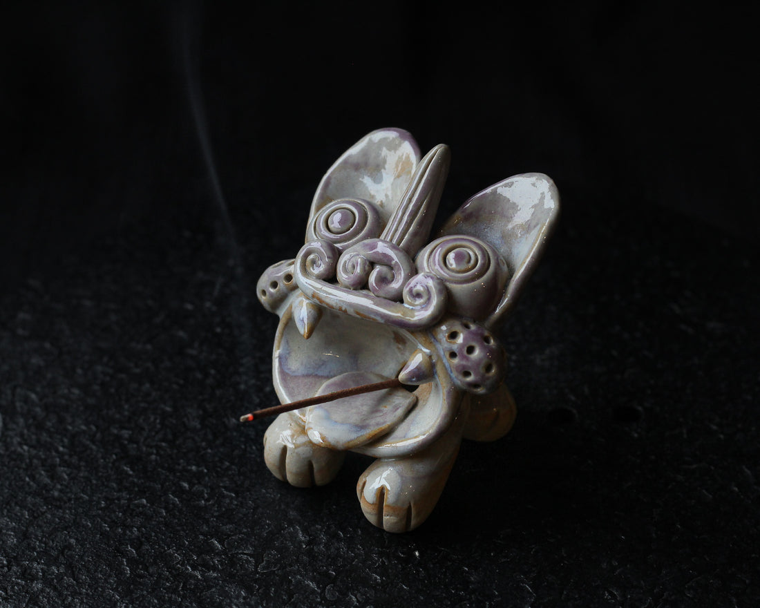 Cloudy Violet Wamao 瓦猫 - Incense holder