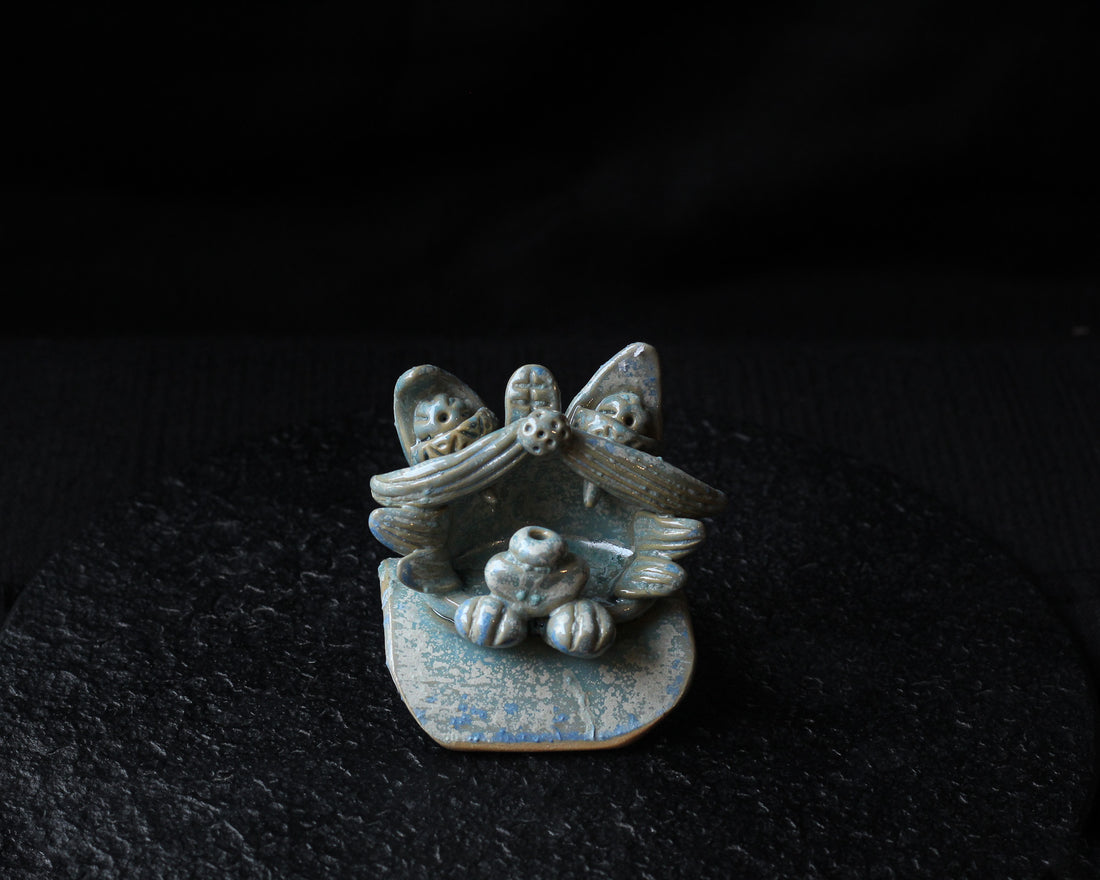 Vintage Indigo Wamao 瓦猫 - Incense holder