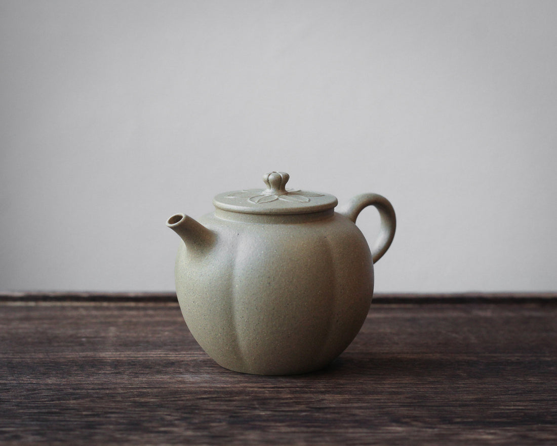 Pu ti 菩提 - Teiera Yixing in argilla verde Benshanluni