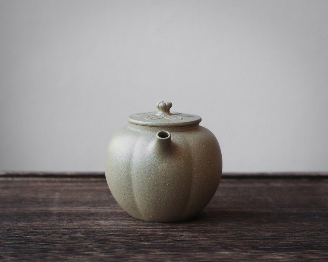Pu ti 菩提 - Teiera Yixing in argilla verde Benshanluni