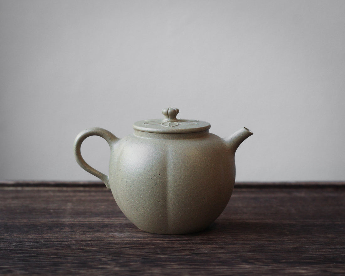 Pu ti 菩提 - Teiera Yixing in argilla verde Benshanluni