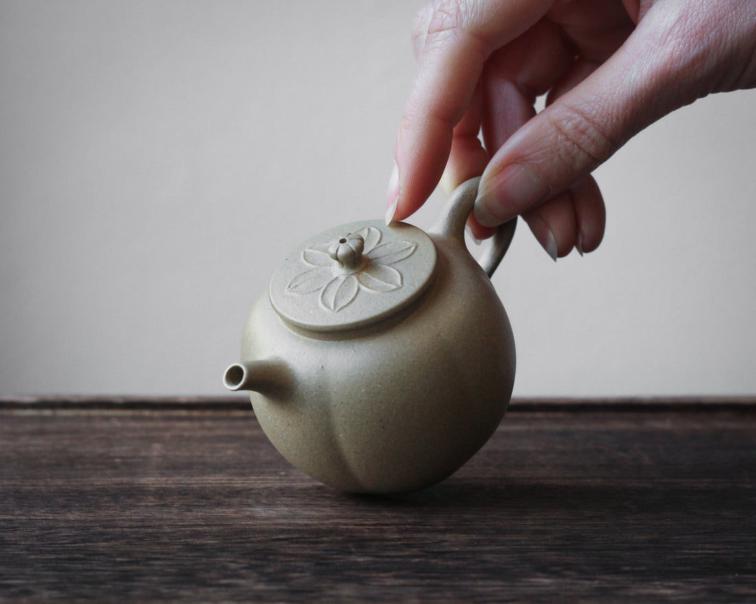 Pu ti 菩提 - Teiera Yixing in argilla verde Benshanluni