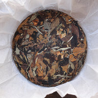 2025 Nannuo Yueguangbai white tea with Tea Flowers, Wild Forest stone-pressed Cake