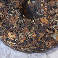 2025 Nannuo Yueguangbai white tea with Tea Flowers, Wild Forest stone-pressed Cake