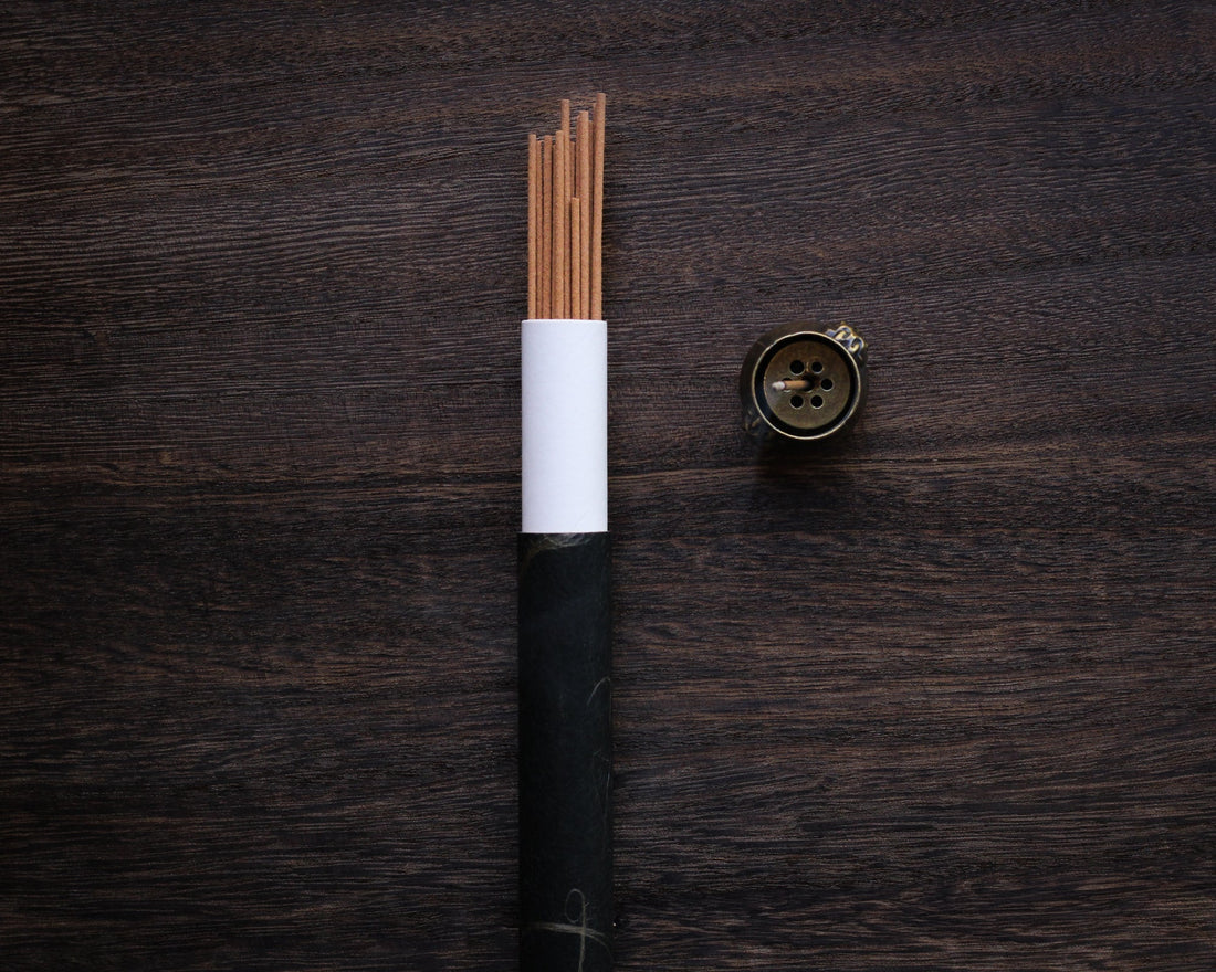 Pure Sandalwood, 60 year - old tree - Natural incense - Eastern Leaves