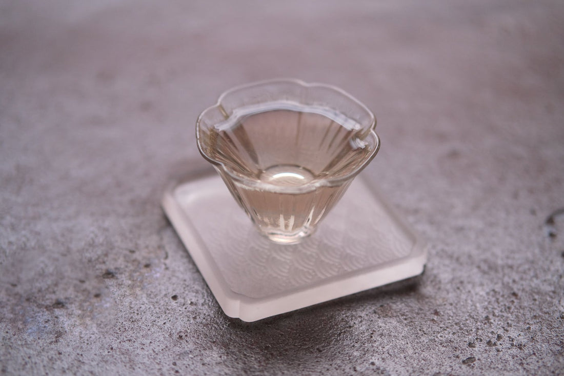 Anjibaicha Chinese green tea from Zhejiang, China, bright liquor in glass cup