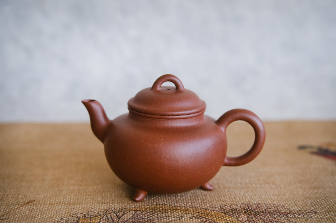 Tripod 三足水平 - Yixing Teapot - Eastern Leaves